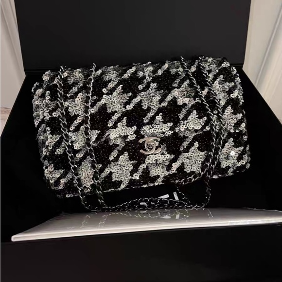 CHANEL BLACK & SILVER SEQUIN HOUNDSTOOTH HALF FLAP MEDIUM - Picture 2 of 10